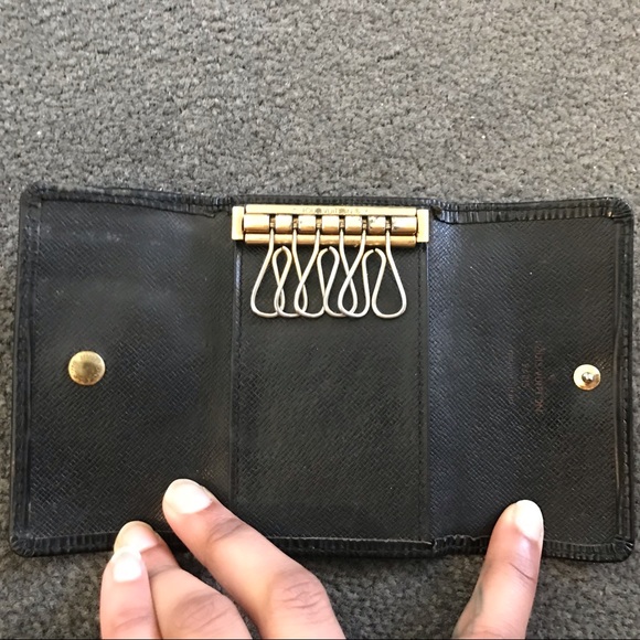 Louis Vuitton Black Epi Leather 6 Key Holder - Picture 2 of 3